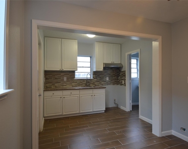 103 Cosmos Street - Photo Thumbnail 4