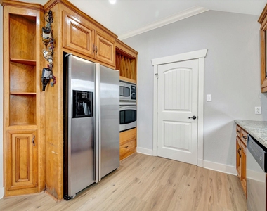 4628 Kermit Street - Photo Thumbnail 10