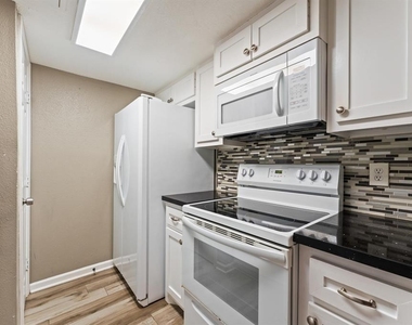 811 Threadneedle Street - Photo Thumbnail 8