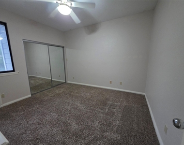 2013 Enterprise Avenue - Photo Thumbnail 11