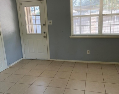 12005 Greenwood Forest Drive - Photo Thumbnail 3