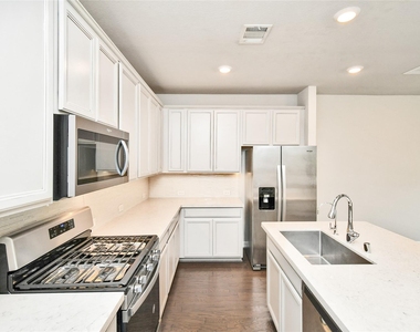 18225 Crystal Knoll Drive - Photo Thumbnail 5