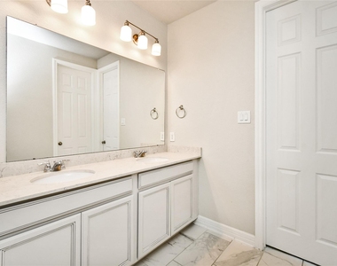 18225 Crystal Knoll Drive - Photo Thumbnail 17