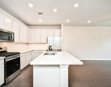 18225 Crystal Knoll Drive - Photo Thumbnail 6
