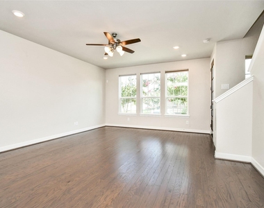 18225 Crystal Knoll Drive - Photo Thumbnail 9