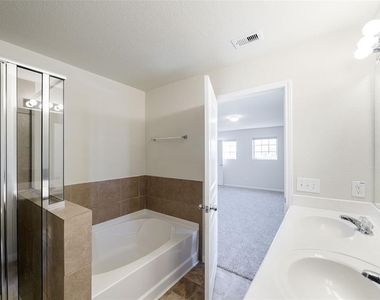 15810 Mountain Willow Way - Photo Thumbnail 11