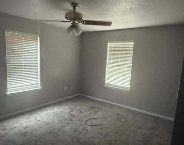 86 W Park West Drive - Photo Thumbnail 4