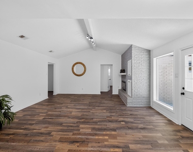 5675 Sylmar Road - Photo Thumbnail 10