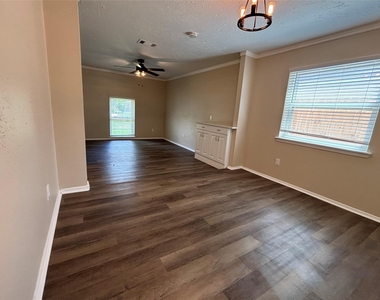 4526 Mccleester Drive - Photo Thumbnail 8