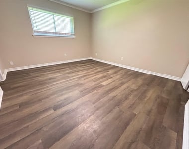 4526 Mccleester Drive - Photo Thumbnail 14