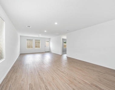 535 Flower Reed Court - Photo Thumbnail 3