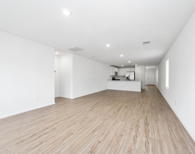 535 Flower Reed Court - Photo Thumbnail 6