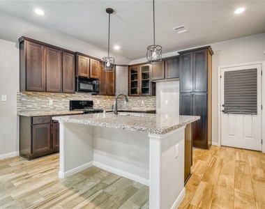 7919 Cypress Country Drive - Photo Thumbnail 9