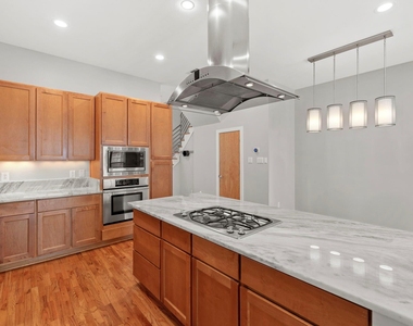 1410 Knox Street - Photo Thumbnail 14