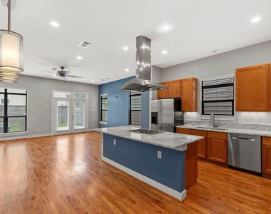 1410 Knox Street - Photo Thumbnail 7