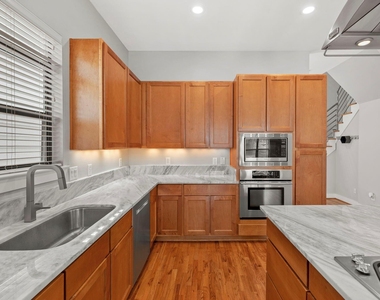 1410 Knox Street - Photo Thumbnail 16