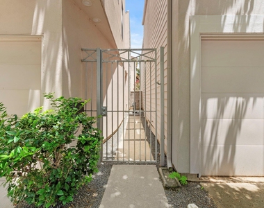 1410 Knox Street - Photo Thumbnail 3