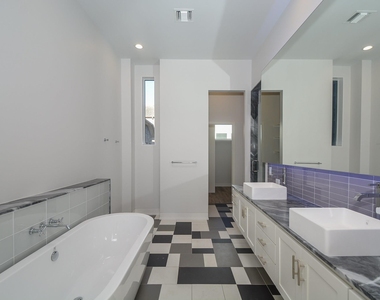 1907 Oakdale Street - Photo Thumbnail 24