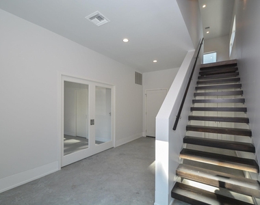 1907 Oakdale Street - Photo Thumbnail 6