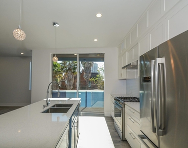 1907 Oakdale Street - Photo Thumbnail 14