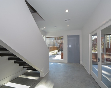 1907 Oakdale Street - Photo Thumbnail 3
