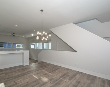 1907 Oakdale Street - Photo Thumbnail 12