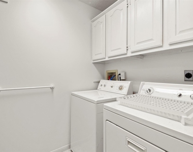 2415 Parkwood Lane - Photo Thumbnail 14
