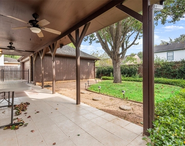 2415 Parkwood Lane - Photo Thumbnail 35