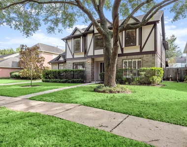 2415 Parkwood Lane - Photo Thumbnail 1