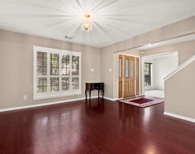 2415 Parkwood Lane - Photo Thumbnail 9