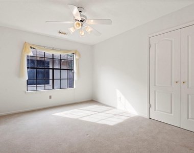 2415 Parkwood Lane - Photo Thumbnail 28