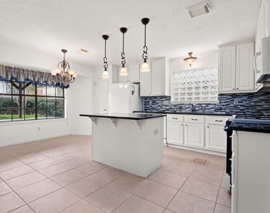 2415 Parkwood Lane - Photo Thumbnail 18