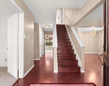 2415 Parkwood Lane - Photo Thumbnail 4