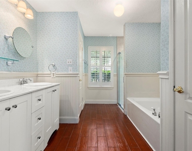 2415 Parkwood Lane - Photo Thumbnail 24