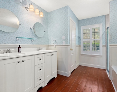 2415 Parkwood Lane - Photo Thumbnail 25