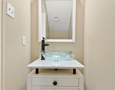 2415 Parkwood Lane - Photo Thumbnail 21