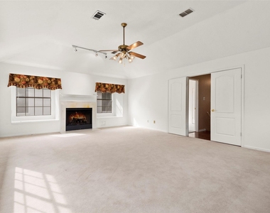 2415 Parkwood Lane - Photo Thumbnail 27