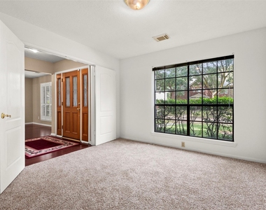 2415 Parkwood Lane - Photo Thumbnail 8