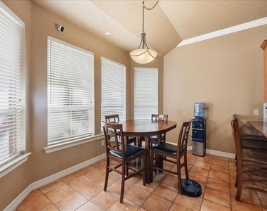 108 Wade - Photo Thumbnail 13