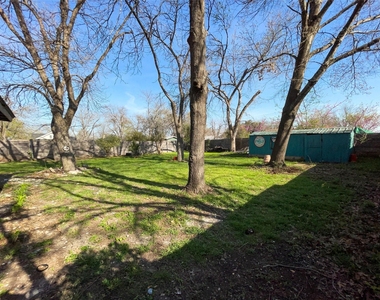 204 E 18th Street - Photo Thumbnail 15