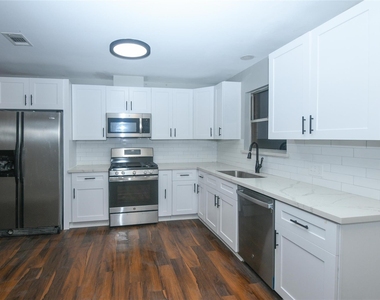 204 E 18th Street - Photo Thumbnail 11