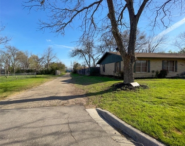 204 E 18th Street - Photo Thumbnail 18
