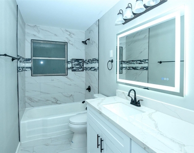 204 E 18th Street - Photo Thumbnail 6
