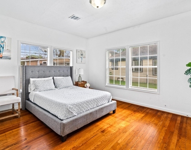 5217 Claremont Street - Photo Thumbnail 4