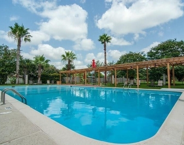 2110 Whiteback Drive - Photo Thumbnail 42