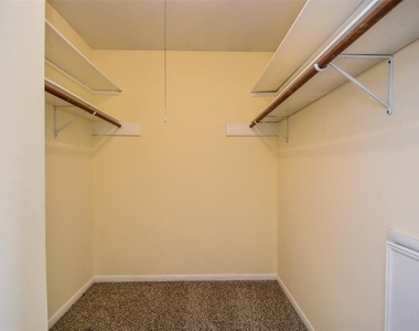 2110 Whiteback Drive - Photo Thumbnail 21