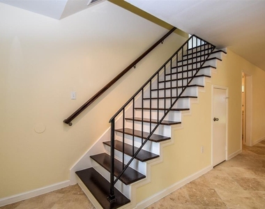 2110 Whiteback Drive - Photo Thumbnail 7