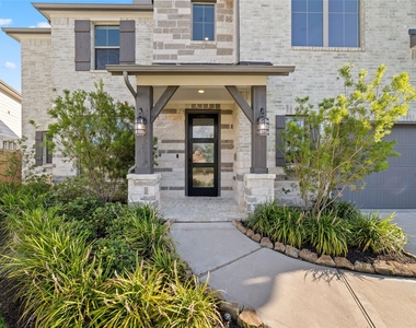 4814 Highland Stream Court - Photo Thumbnail 3