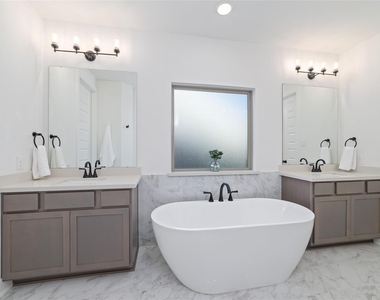 4814 Highland Stream Court - Photo Thumbnail 18