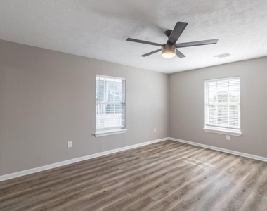725 10th Street - Photo Thumbnail 13